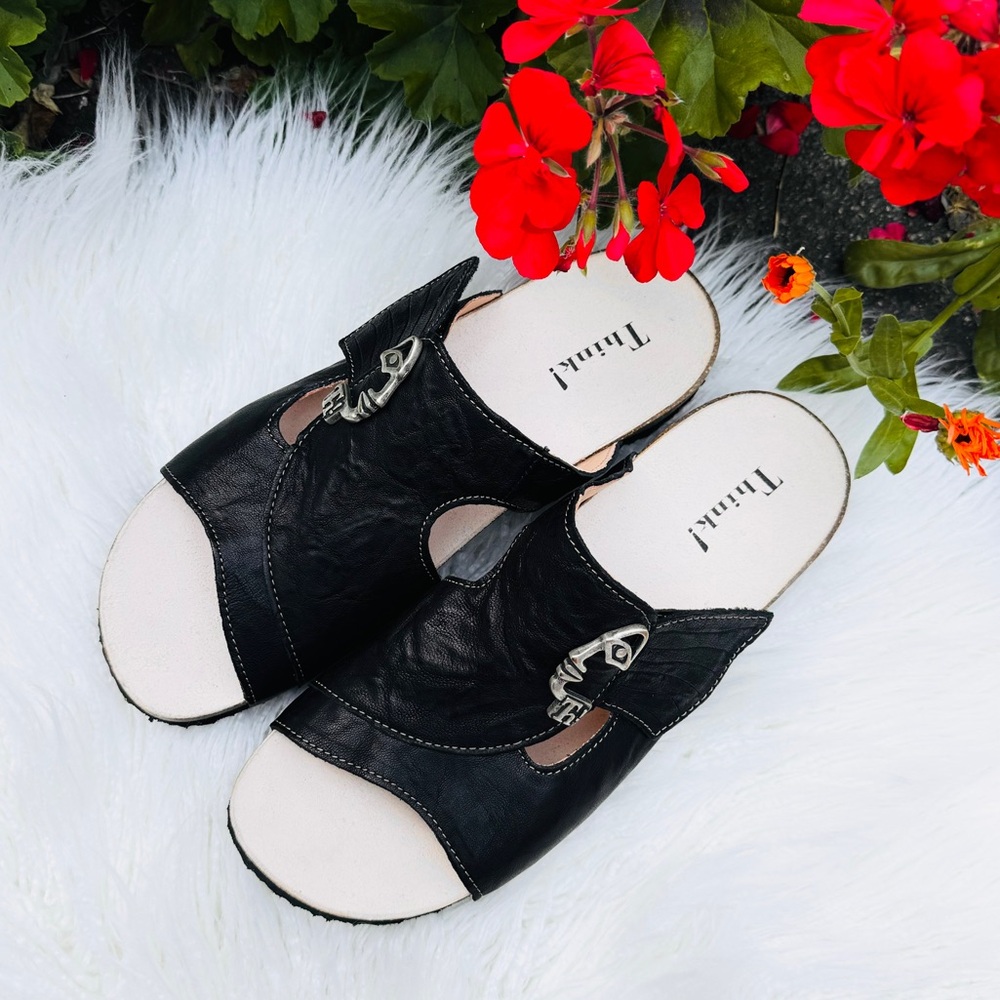 Think! 'Mizzi with Face' Sandals